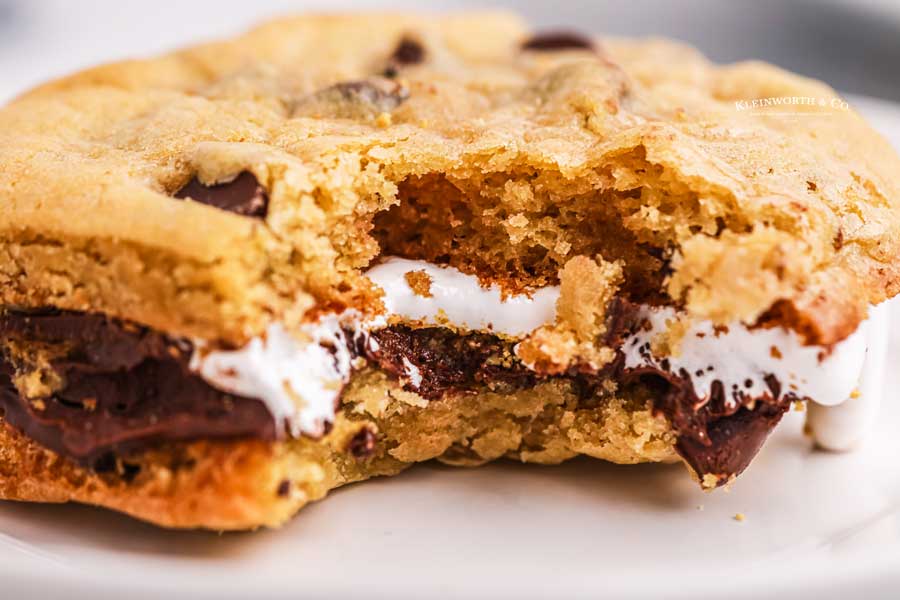 marshmallow cookie sandwich