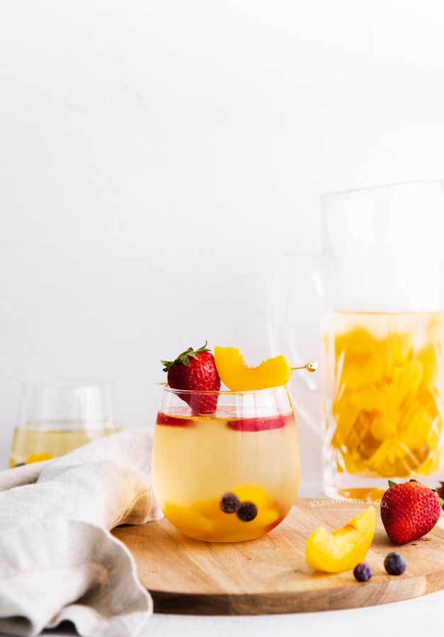 sangria cocktail peach