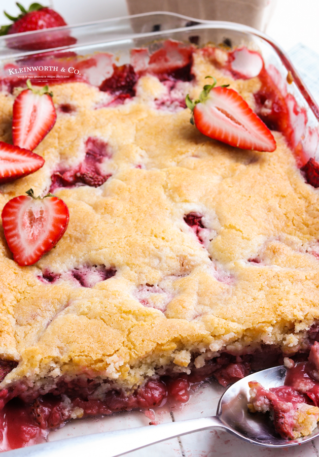 baked cobbler strawberry