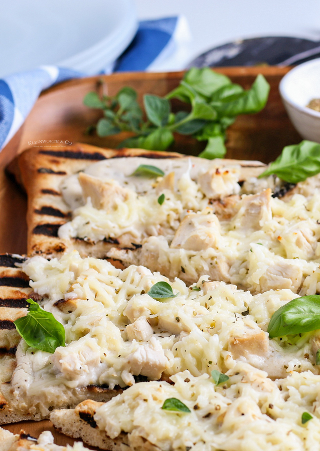 flatbread pizza on bbq