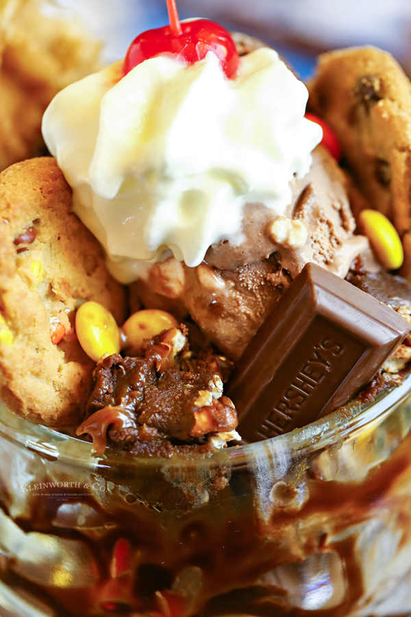 Gooey-style sundae