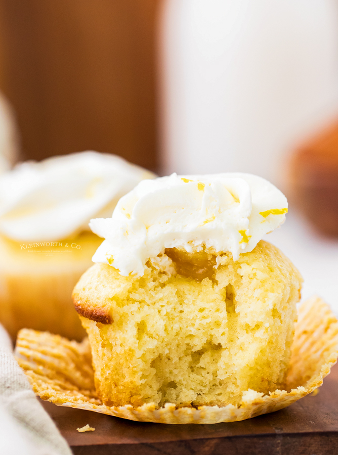 summer cupcakes with lemon