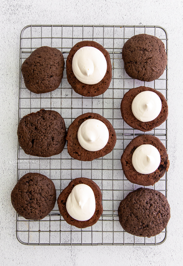 assembling whoopie pies