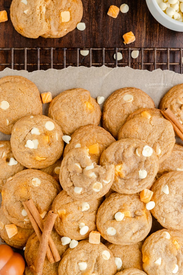 chewy pumpkin spice cookies