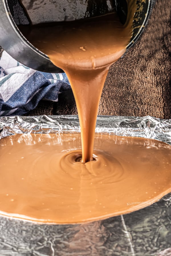 pouring the caramel