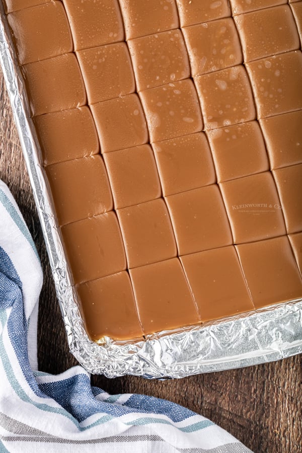 cutting the homemade caramel