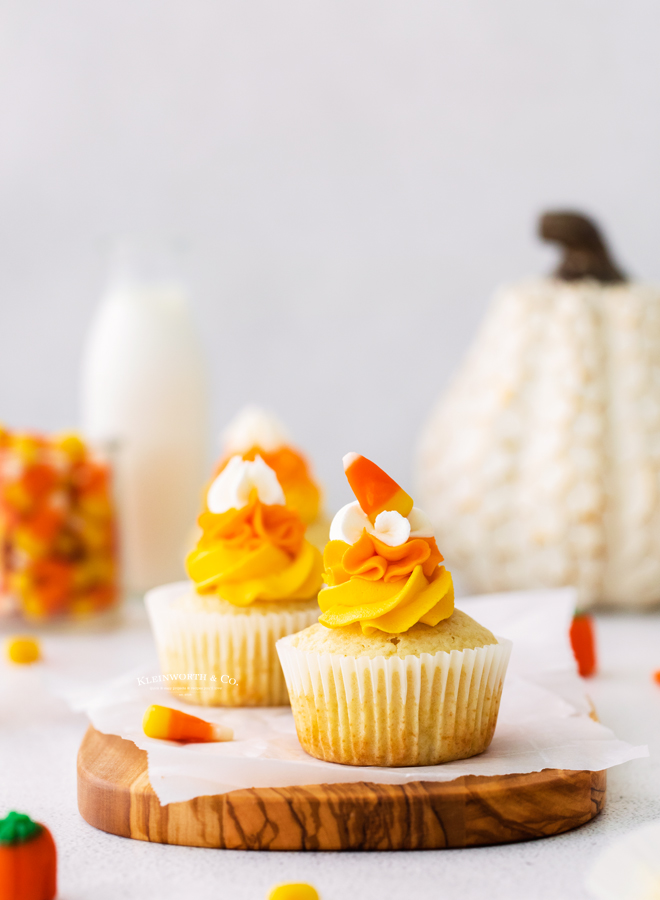 Halloween candy cupcakes