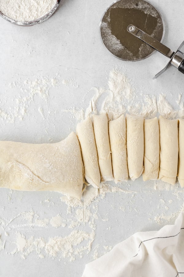 dough - cutting breadsticks