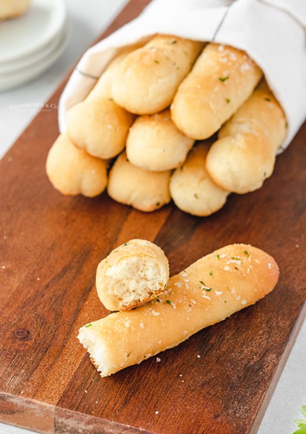 Copycat Olive Garden Breadsticks Yummi Haus