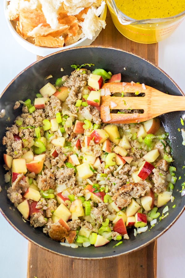 how to make Apple Stuffing with Sausage