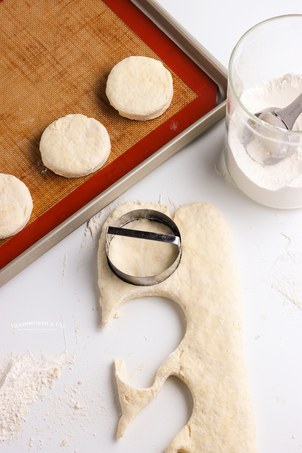 how to make Buttermilk Biscuits 6