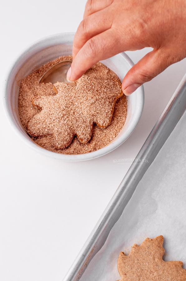 adding cinnamon coating to cookies