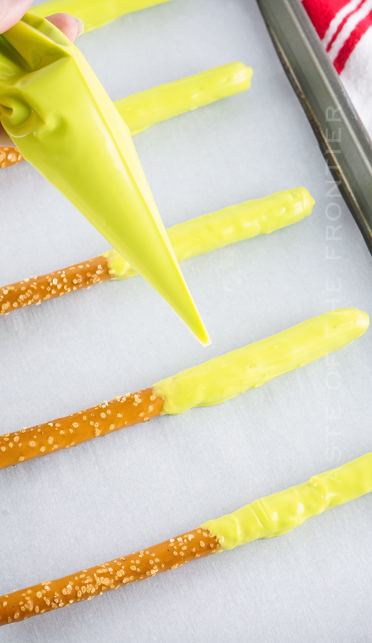 how to make Grinch Chocolate Covered Pretzel Rods