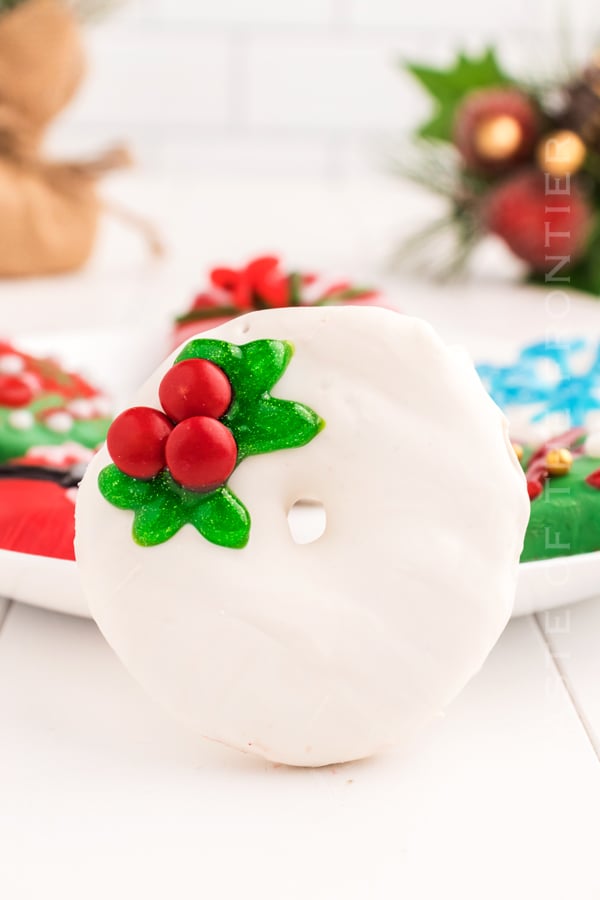 white with holly Christmas cookie