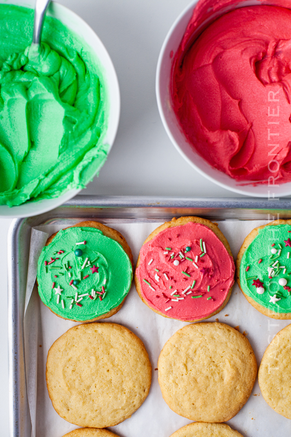 decorating holiday cookies