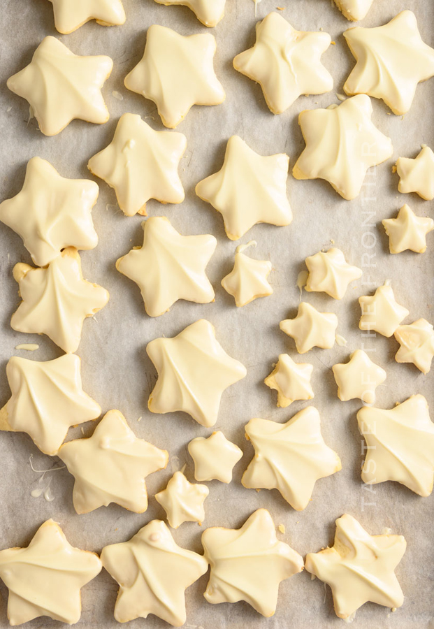 star cookies coated in white chocolate