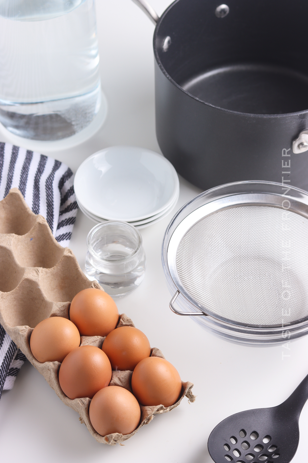 making poached eggs