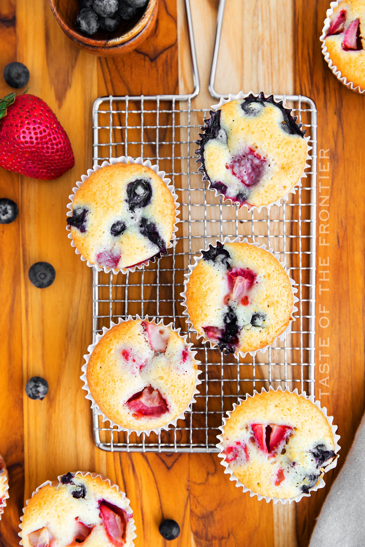 breakfast muffins with berries