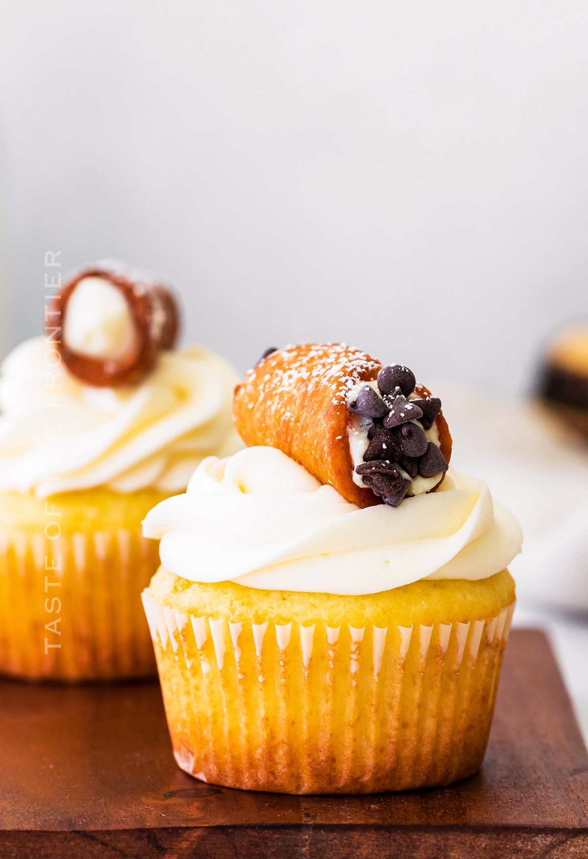 holiday dessert Cannoli Cupcakes