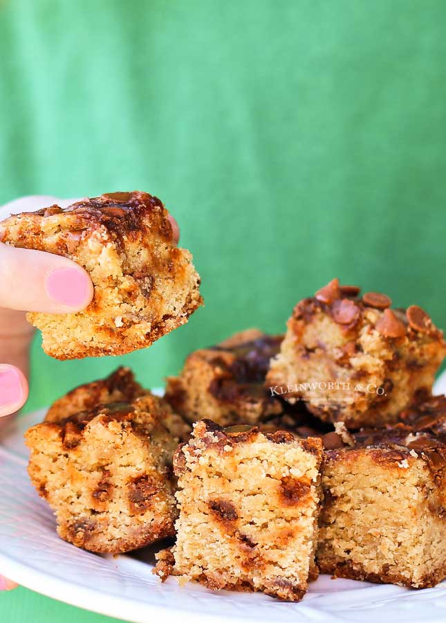 thanksgiving dessert - Cinnamon Chip Pumpkin Blondies