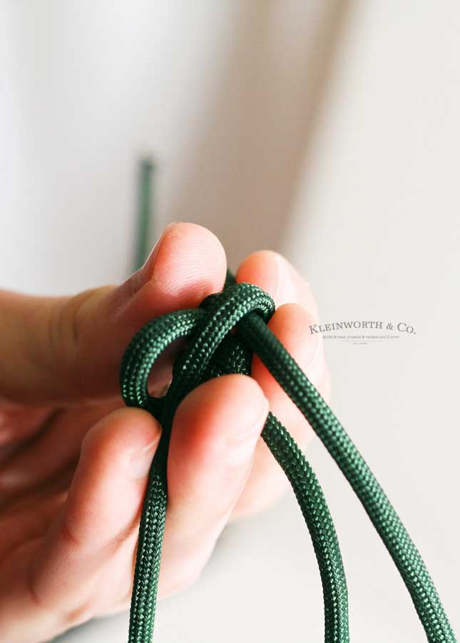 paracord keychain tutorial - folding over