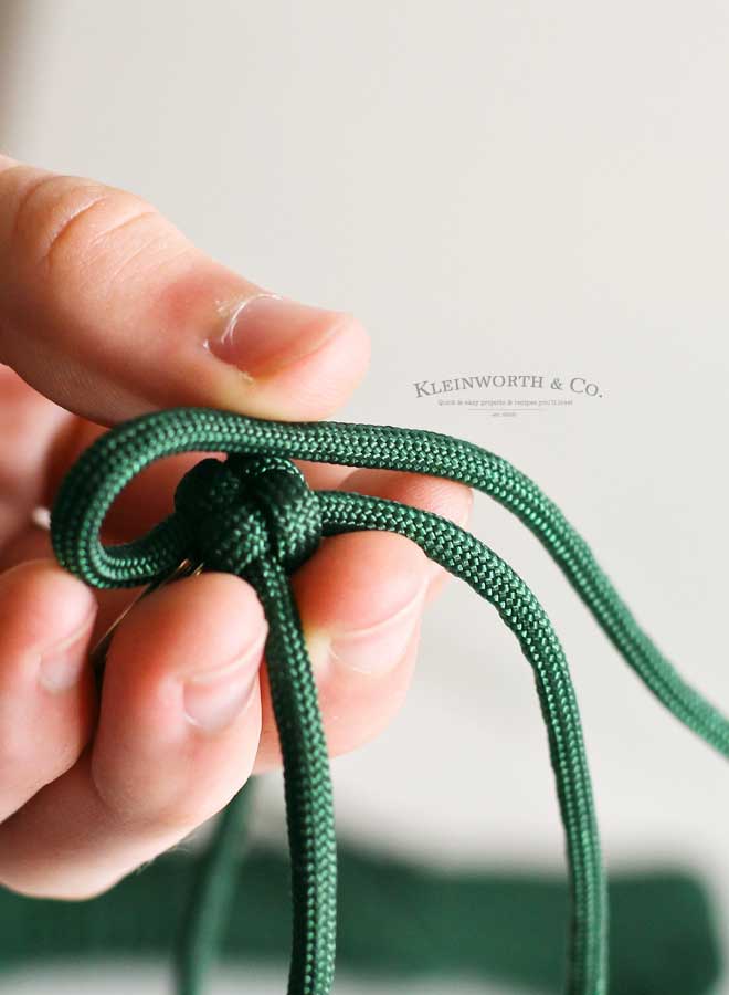 paracord keychain tutorial - fold