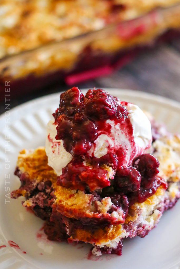 3-ingredient Blackberry Cobbler