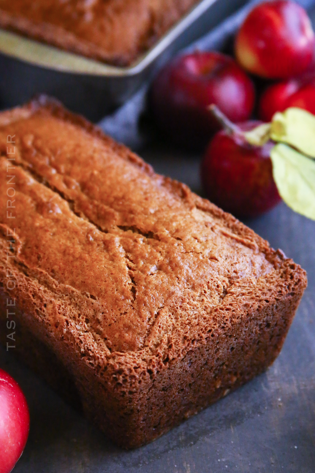 apples cinnamon loaf