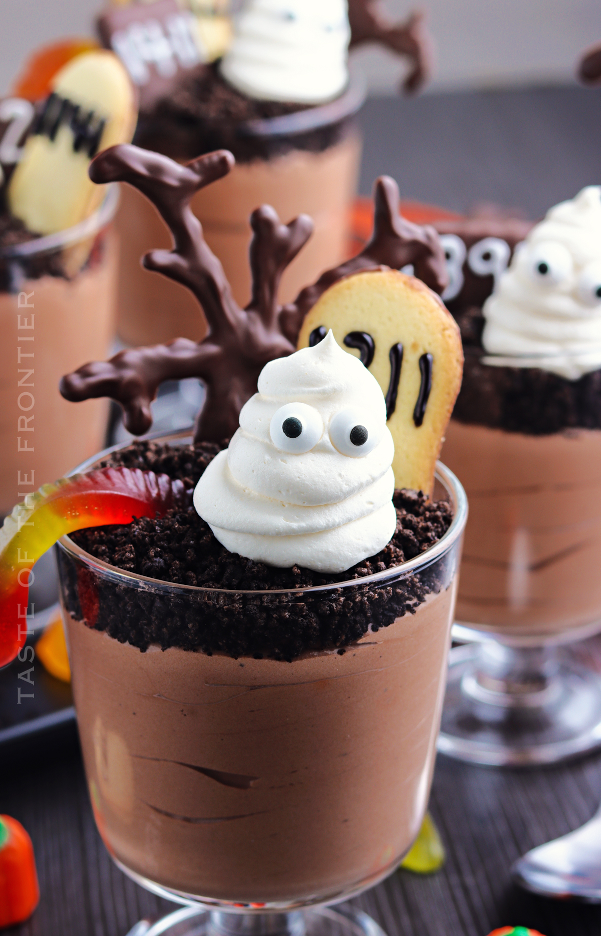 graveyard pudding cups