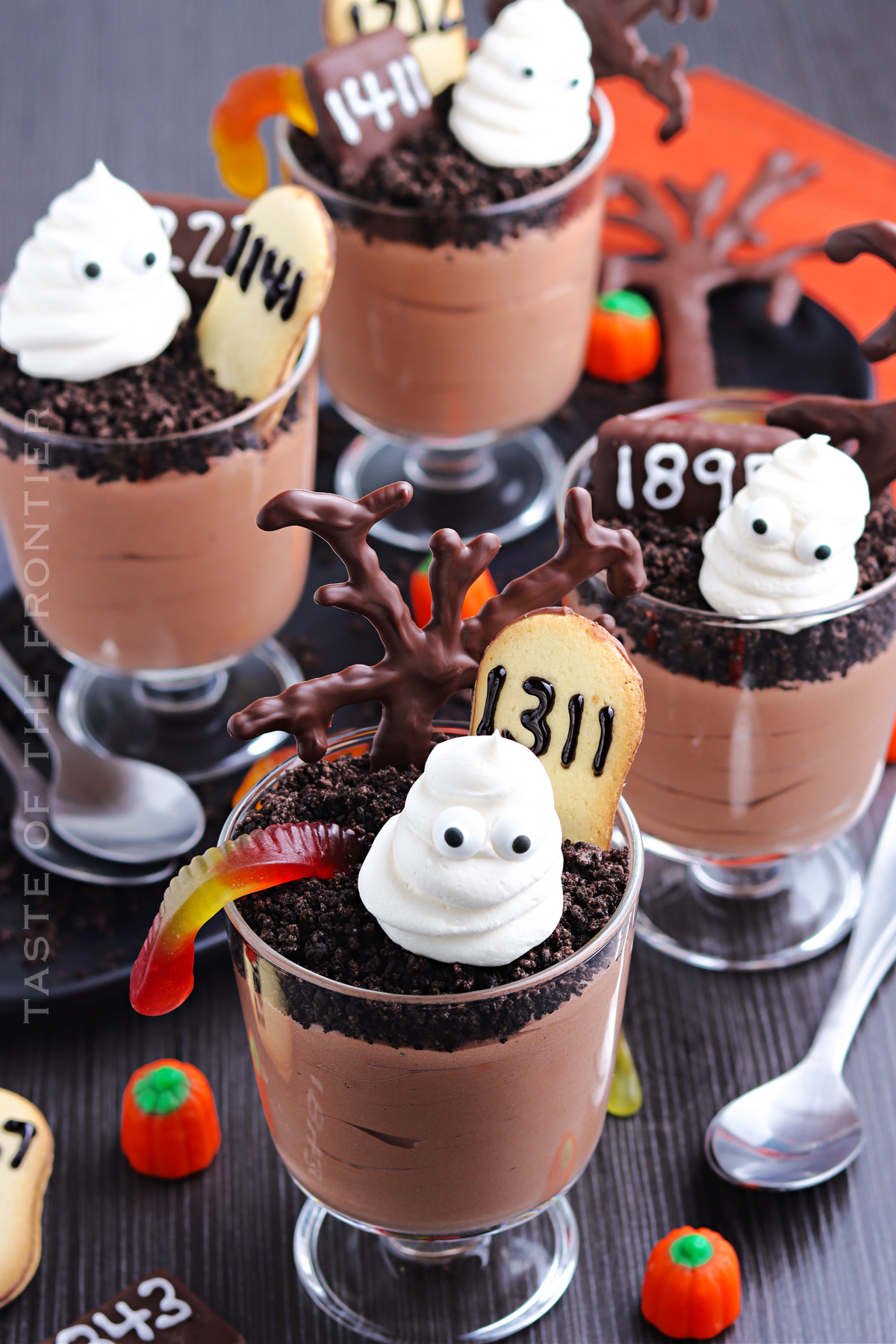 Recipe to Make Ghosts in the Graveyard Dessert