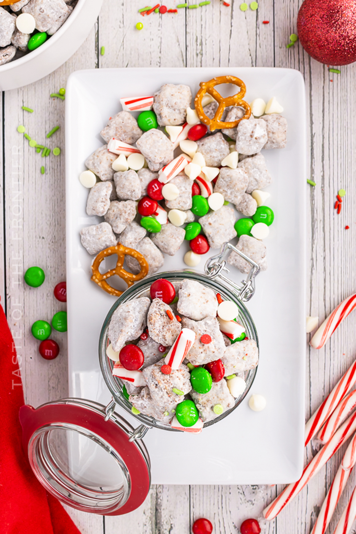 No-Bake Christmas Puppy Chow