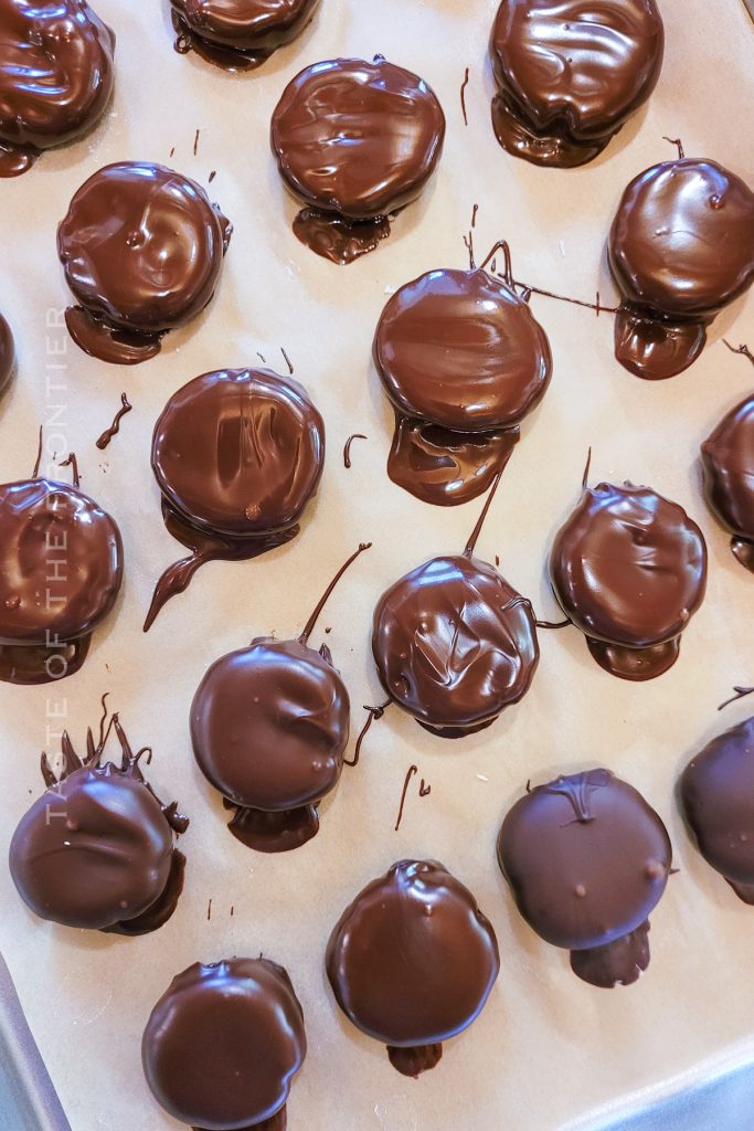 Easy recipe for Homemade Peppermint Patties