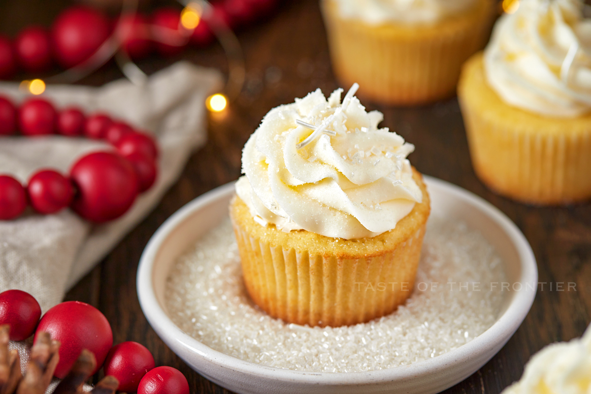 Frosting with sparkling sugar