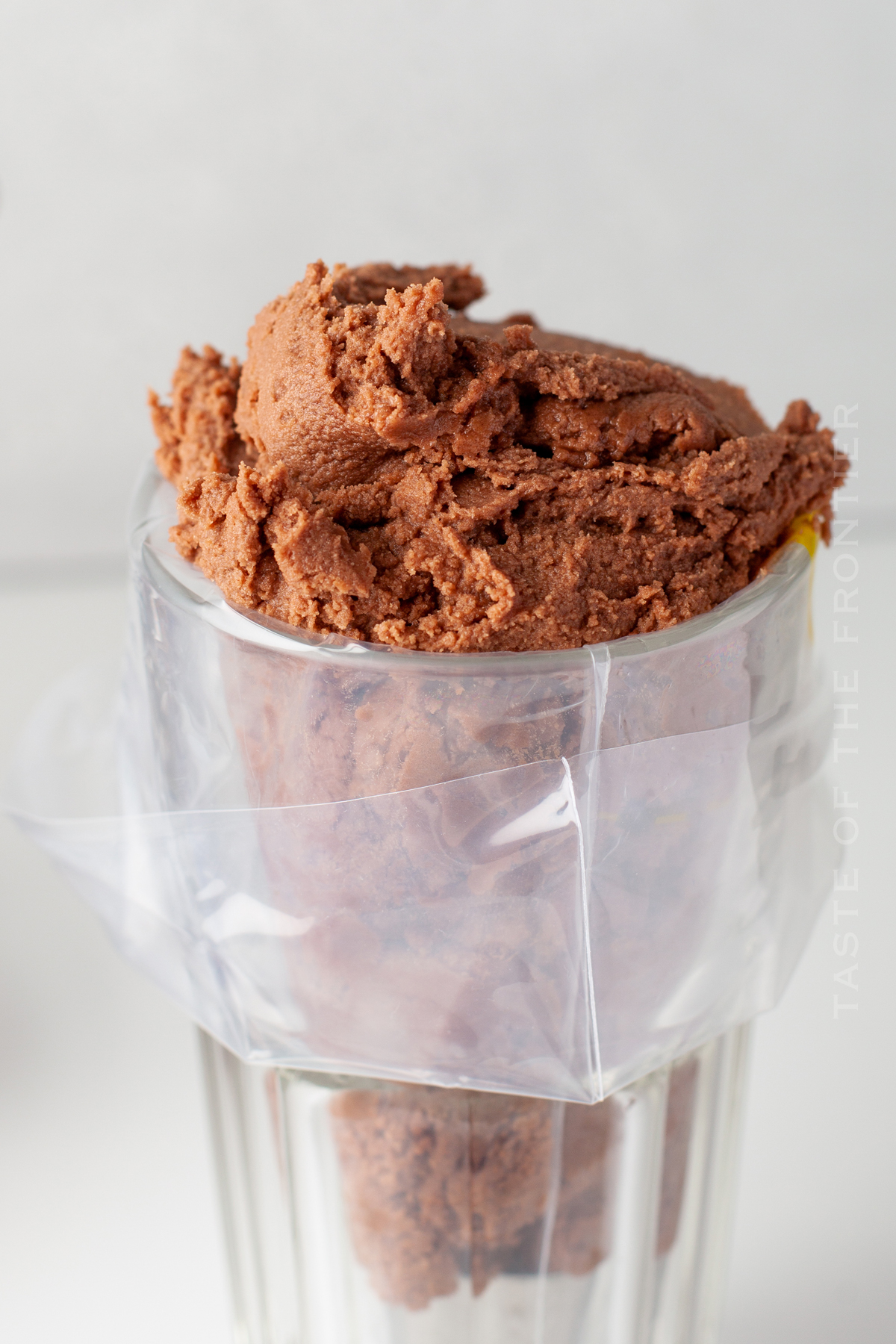 piping bag with chocolate frosting