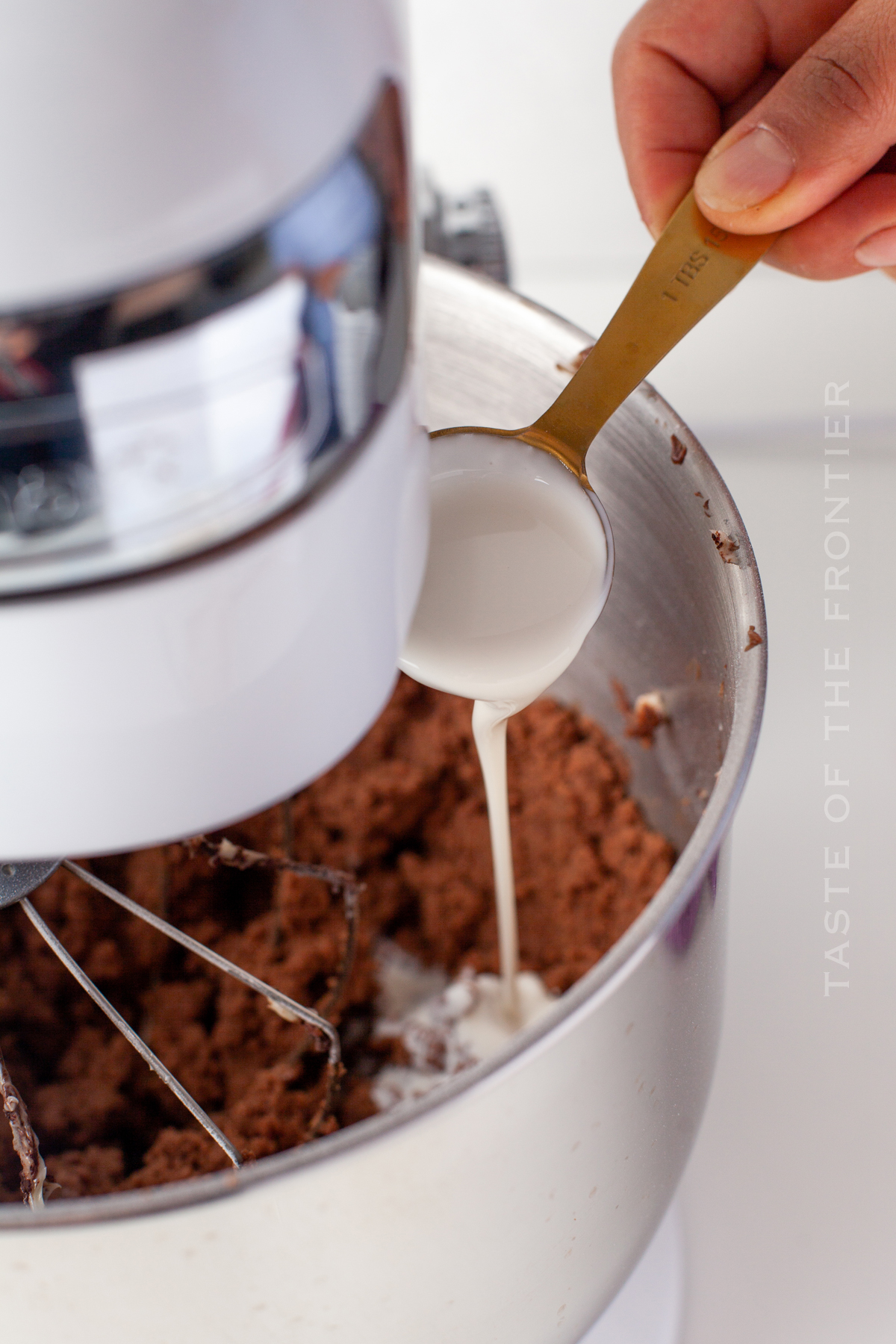 making chocolate buttercream frosting