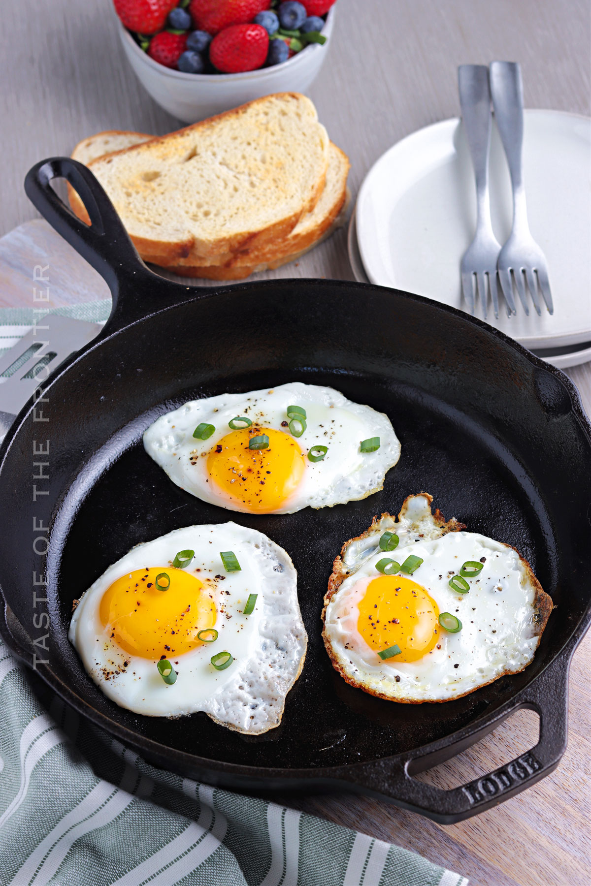 https://www.kleinworthco.com/wp-content/uploads/2023/02/Perfect-Fried-Eggs-Breakfast.jpg