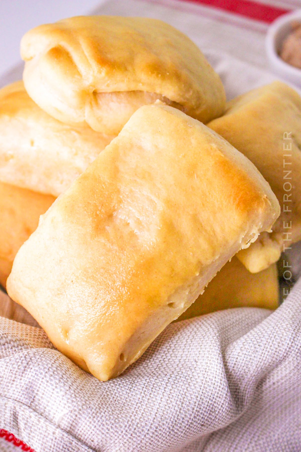 how to make Copycat Texas Roadhouse Rolls