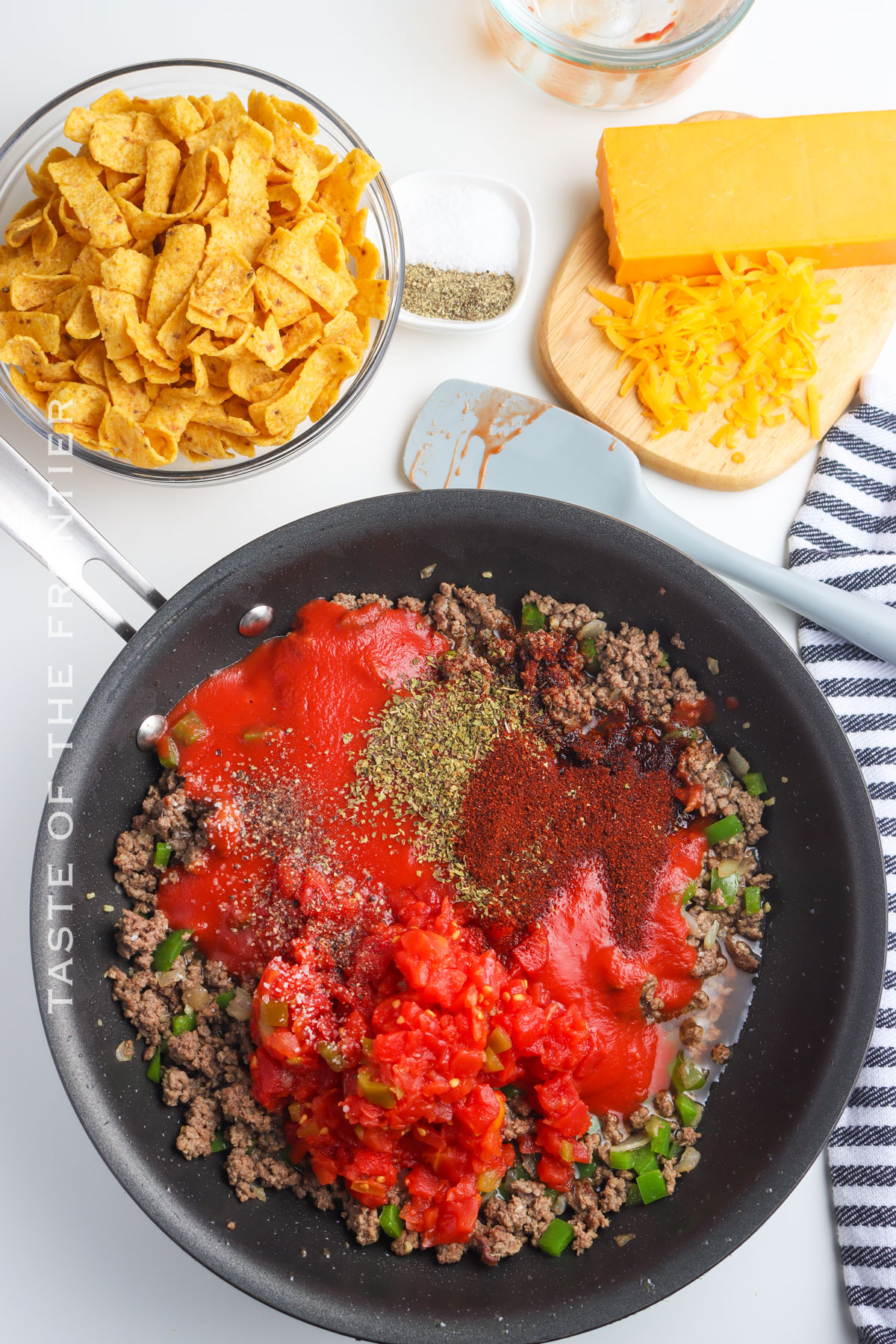 how to make Frito Chili Pie