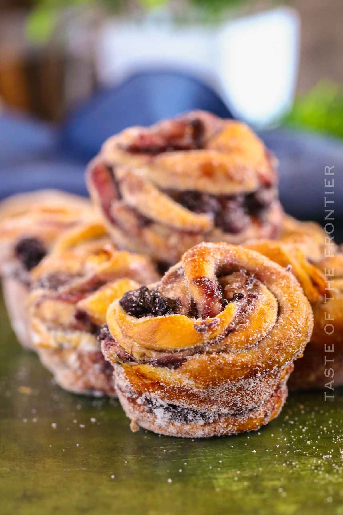 easy Blueberry Cruffin recipe