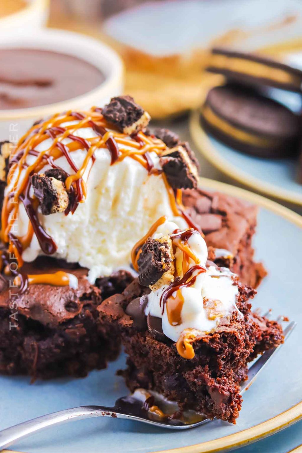 4 ingredient chocolate dump cake yummi haus