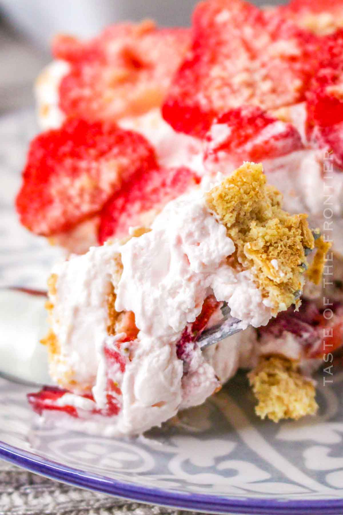 no bake strawberry cake