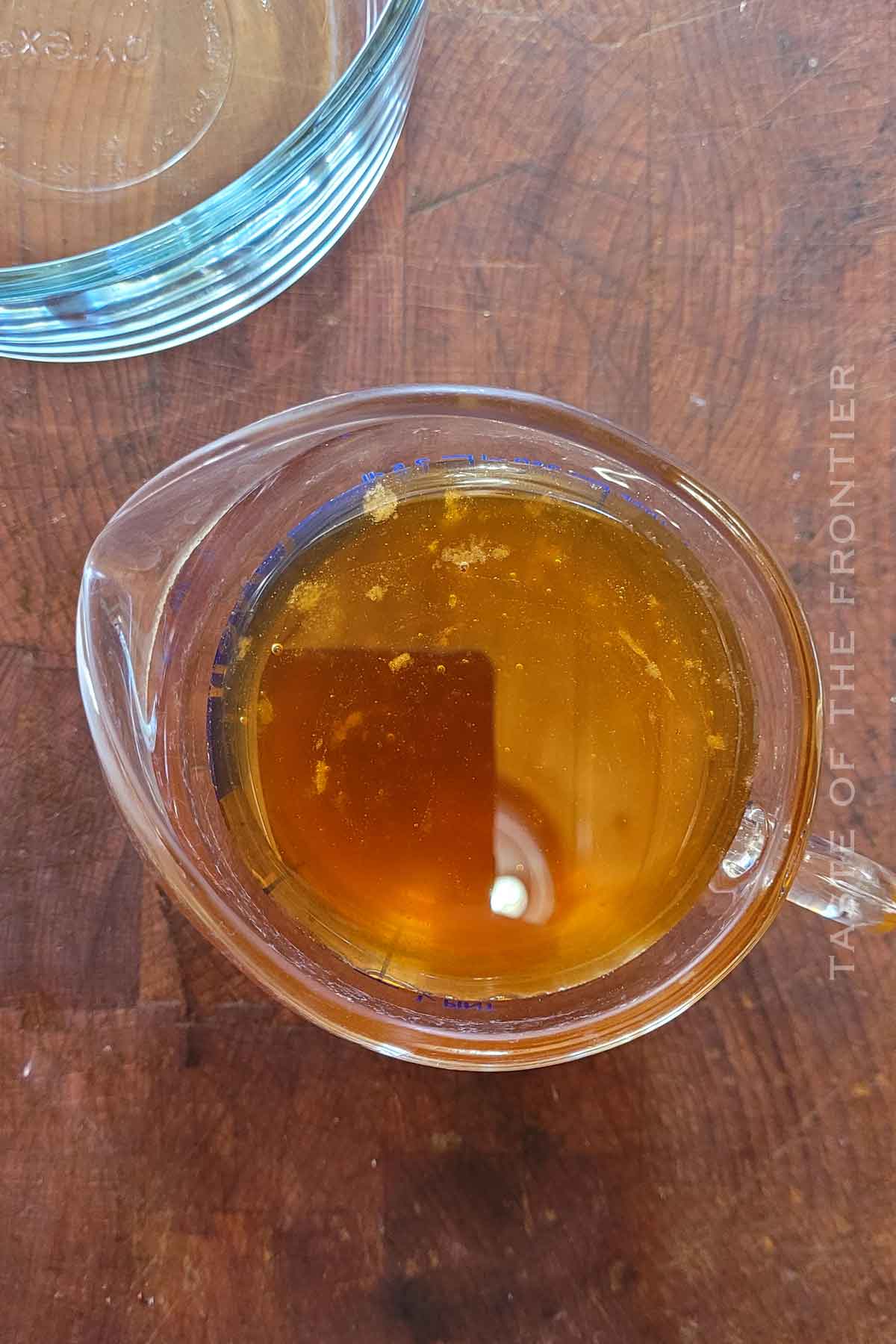 honey in the measuring cup