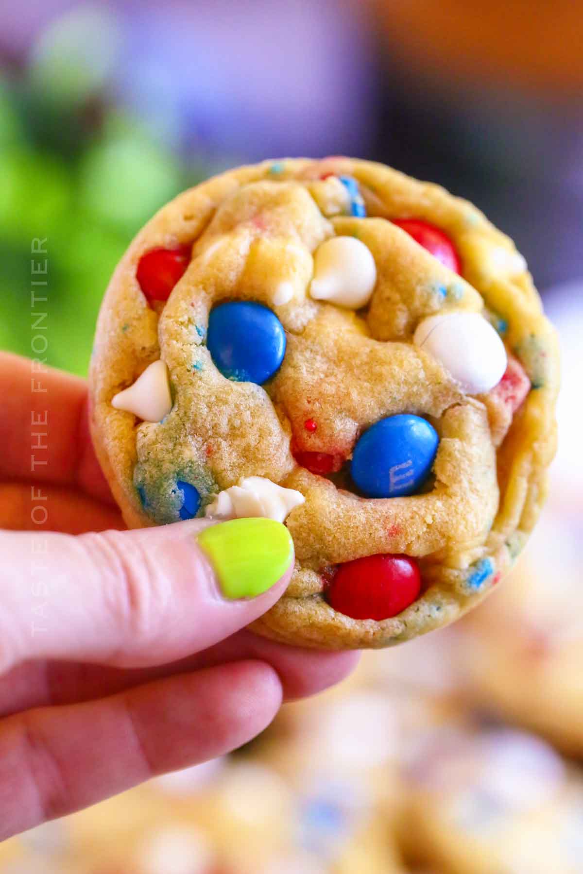 M&M and white chocolate chip cookies