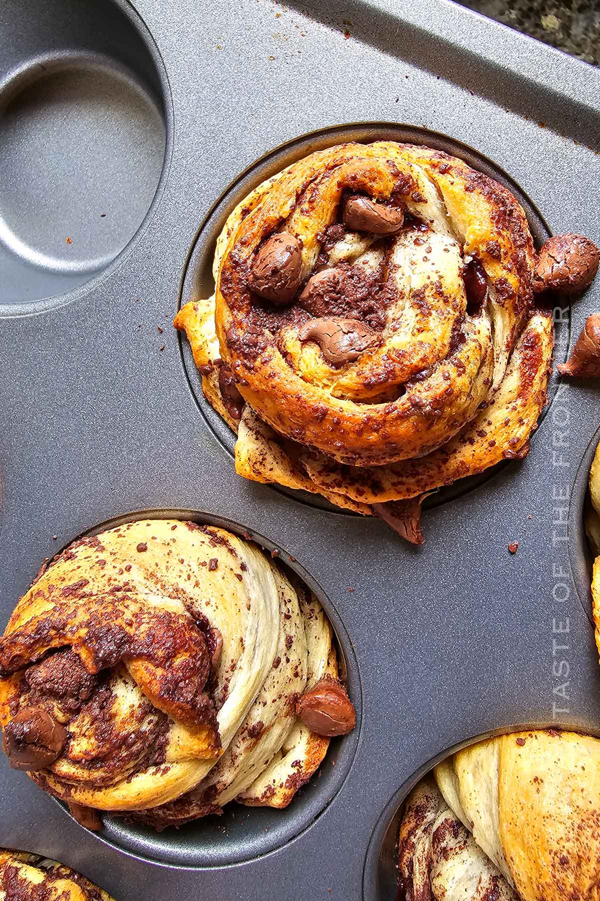 baked cruffins with chocolate