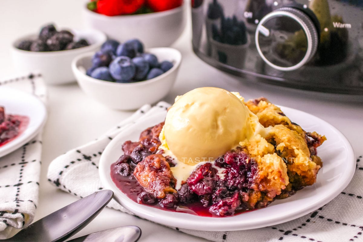 best slow cooker berry dessert