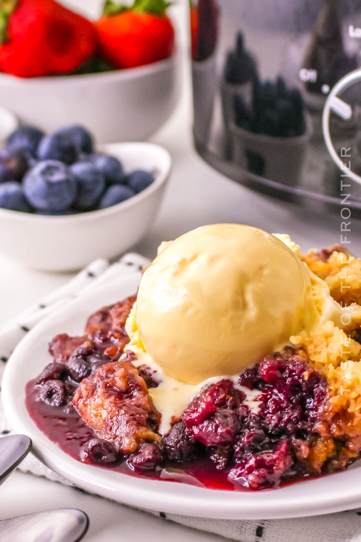 Slow Cooker Cobbler with Mixed Berries