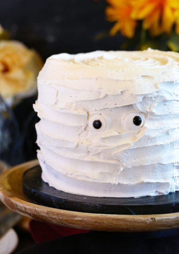 Cute Mummy Cake for Halloween