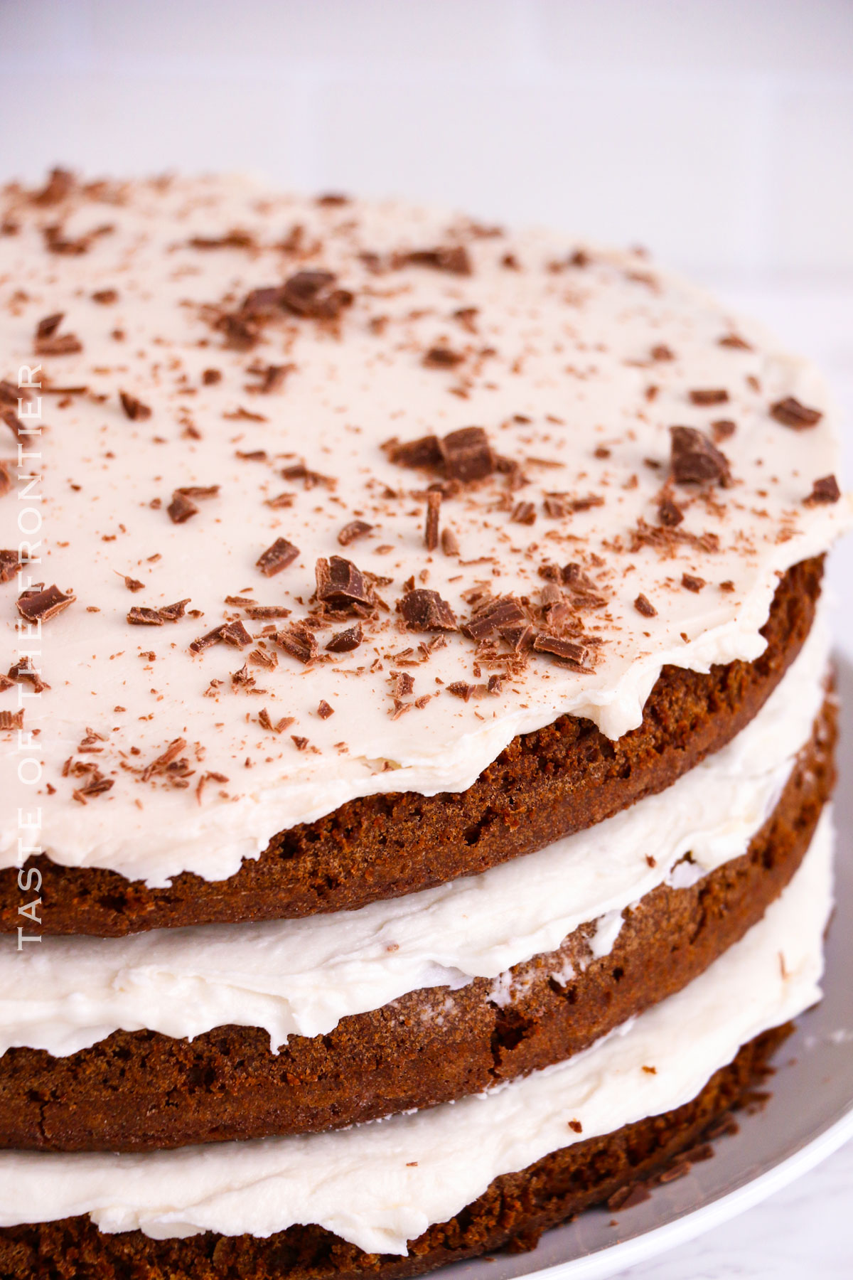 frosting a naked cake