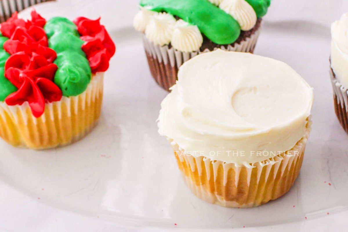 how to make Ugly Sweater Cupcakes