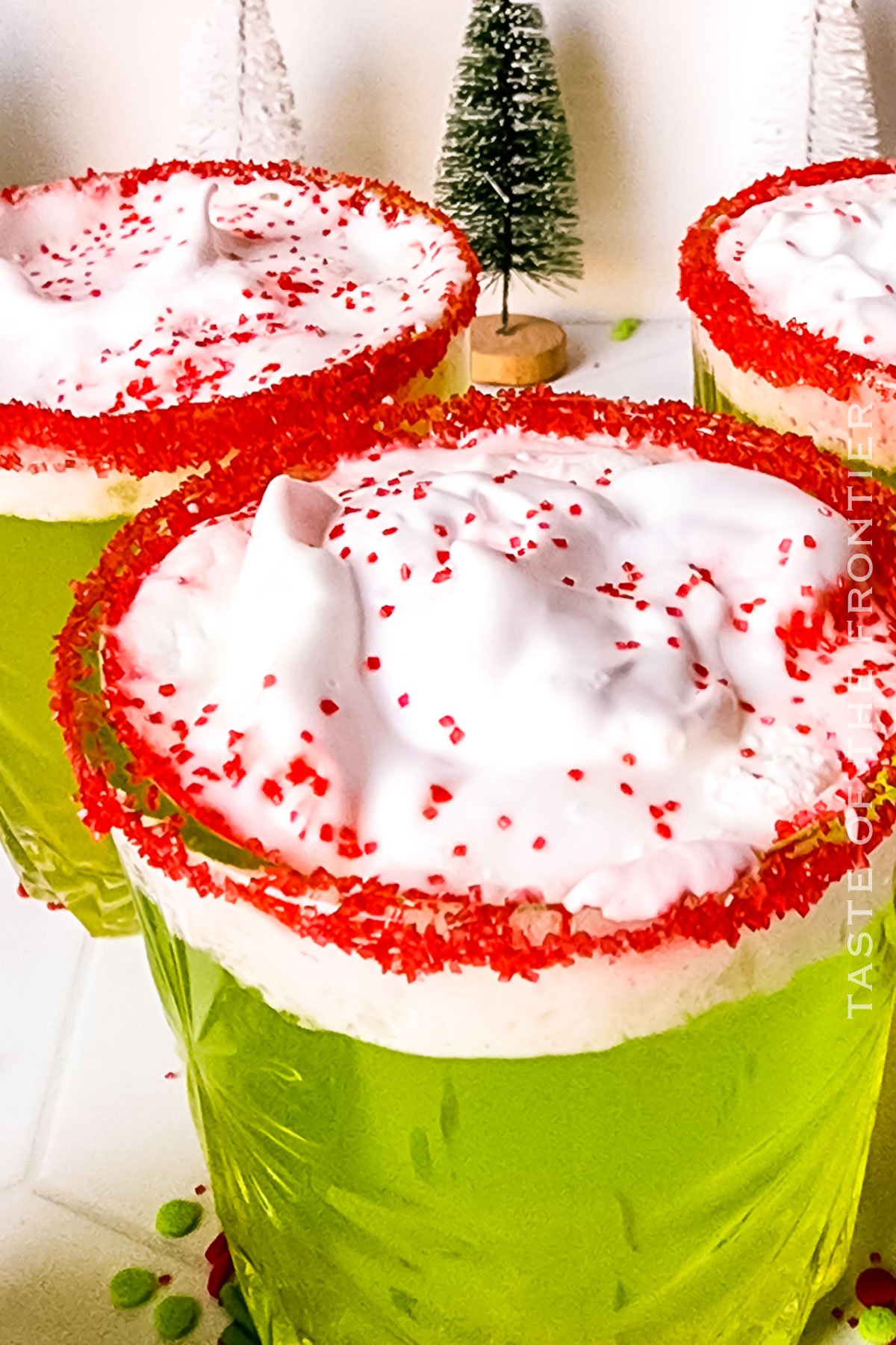 Grinch Cocktail / non-alcoholic Grinch Punch